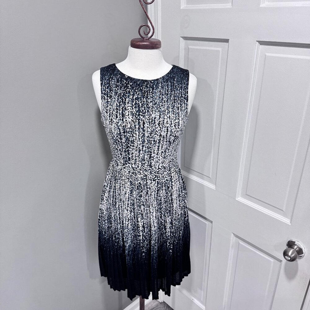 Adrianna Papell Sleeveless Fit & Flare Pleated Midi Black & White Dress Sz. 6